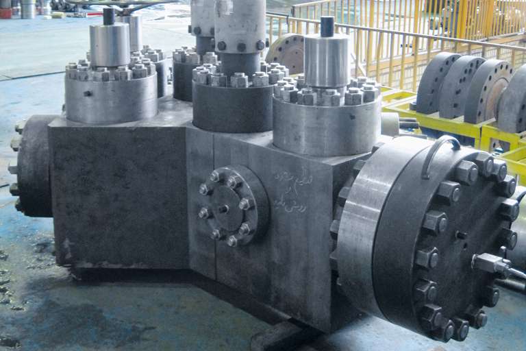Wellhead seal for extreme conditions